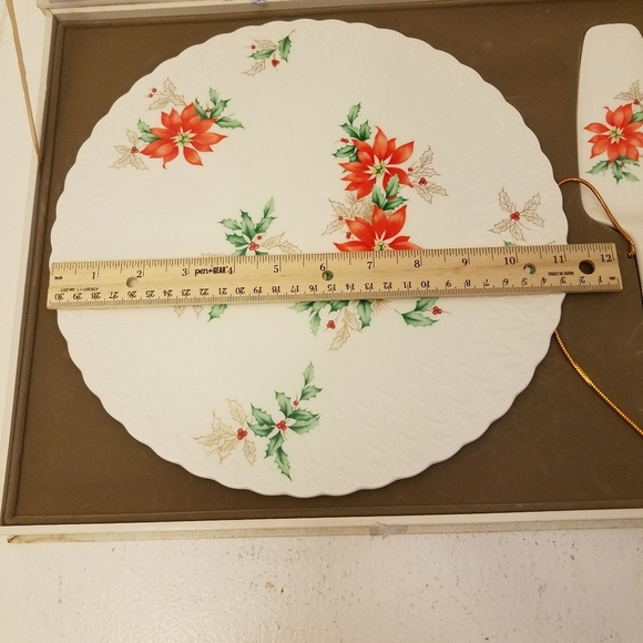 Mikasa Bone China Poinsettia Cake Platter & Serveware 11" - Picture 6 of 12
